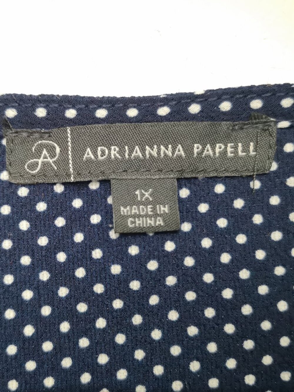 Adrianna Papell Ladies Size 1X Navy w/ White Polka Dots Short Sleeves Blouse - Picture 3 of 8